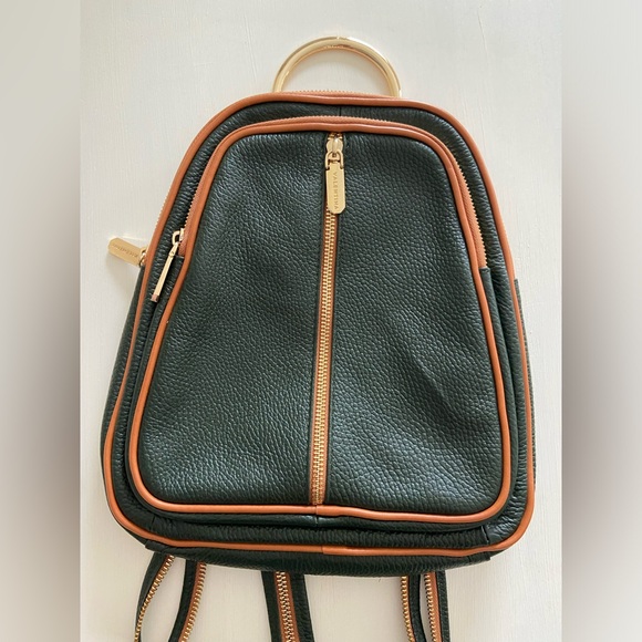 EUC Valentina backpack in beautiful dark green leather made in Italy - Picture 3 of 4